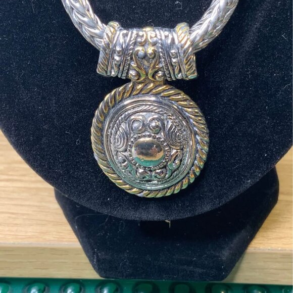 Set of 2 Vintage Neclace. - Picture 8 of 10